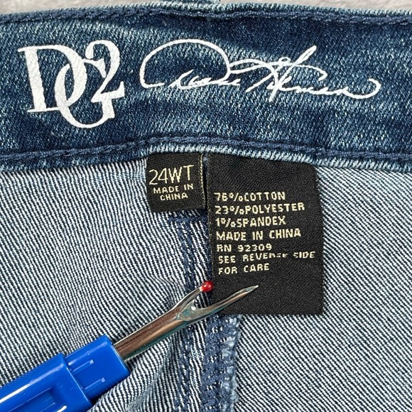 DG2 Diane Gilman Jeans Women 24WT Plus Floral Detail Cropped Slim Leg 30" Inseam - Picture 11 of 13